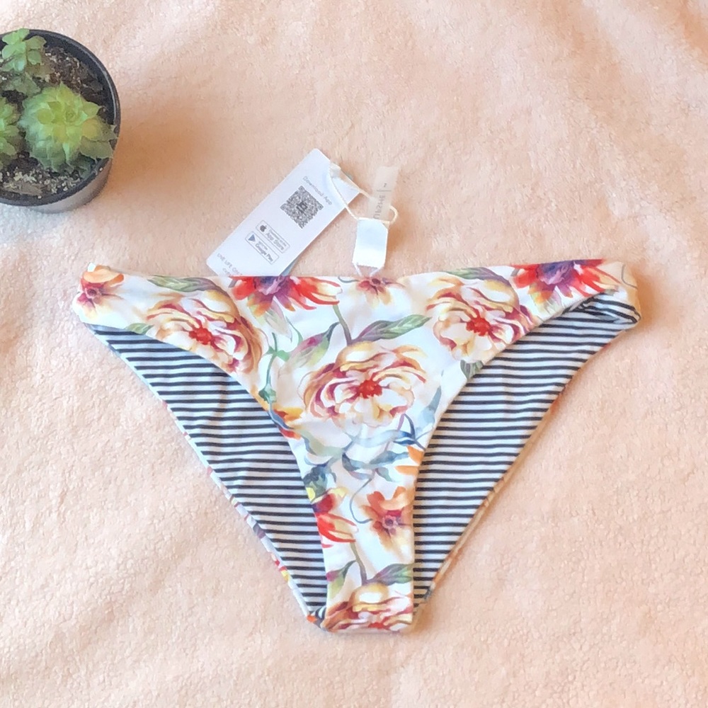 🐝5 for $25 🐝 NWT Cupshe  double sided bottom pc bikini